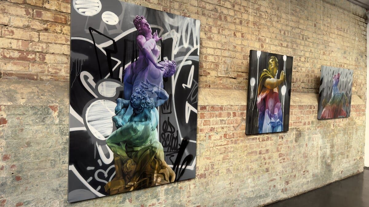 Sculptures classiques vibrantes de PichiAvo en dégradés arc-en-ciel de l'exposition Chromata à la Stolen Space Gallery