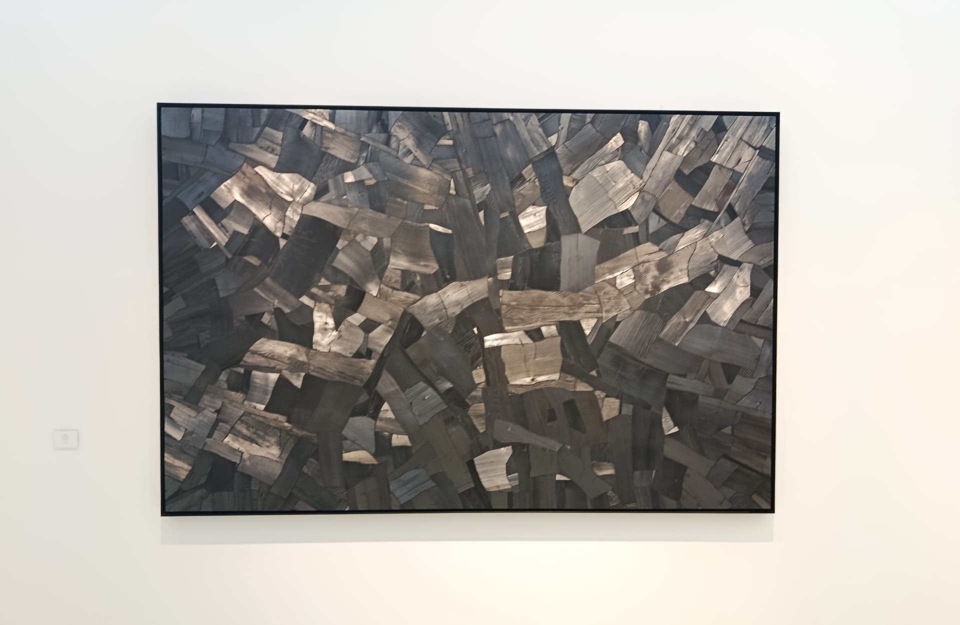 Lee Bae, Issu du feu (2003), charbon de bois sur toile — FAB Paris 2025, Grand Palais